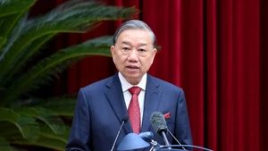 General Secretary To Lam delivers the closing speech.