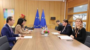 Le Thi Thu Hang, Deputy Minister of Foreign Affairs, meets Veronika Musilova, Foreign Affairs Advisor to the President of the European Council. (Photo: Huong Giang/VNA Correspondent in Belgium)