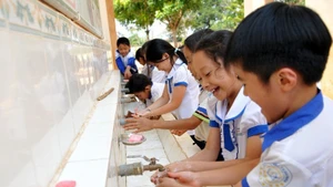 Strengthening healthcare and personal hygiene for children towards a healthy society. (Photo: THANH TRUC)