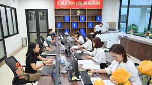 In pictures: Ha Noi's first working day of two-tier local governance model