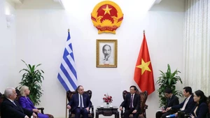 The meeting between Deputy Prime Minister Ho Quoc Dung (right) and First Vice President of the Hellenic Parliament Ioannis Plakiotakis in Ha Noi on March 3, 2026 (Photo VNA)