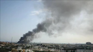 Smoke rises after an Iranian missile struck the headquarters of the US Navy's 5th Fleet in Manama, Bahrain, on February 28, 2026. (Photo: AA/VNA)