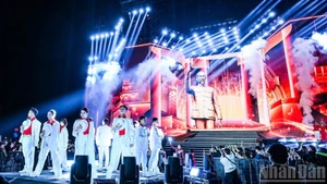 This is a large-scale cultural and artistic event jointly organised by Nhan Dan Newspaper and the Ha Noi People’s Committee.