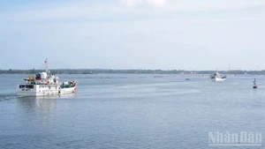 The KN 306 and KN 317 ships set off on their Tet duty. (Photo: NDO)