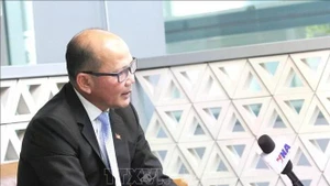Uch Leang, Acting Director of the Department of Asian, African and Middle East Studies at the International Relations Institute of Cambodia under the Royal Academy of Cambodia (RAC) speaks to Viet Nam News Agency's resident correspondents in Phnom Penh. (Photo: VNA)