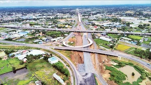 The interchange connects Ring Road 3 with the Ben Luc–Long Thanh Expressway and the Ho Chi Minh City–Trung Luong Expressway. (Photo: NDO)