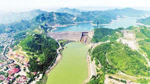 Hoa Binh Hydropower Plant seen from above. (Photo: DIEN HA)