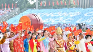 Artists parade during the 80th anniversary celebration of National Day on September 2. (Photo: DUY LINH)