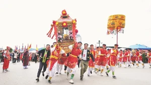The Ky Cung Temple-Ta Phu Temple Festival is the biggest festival in Lang Son Province.