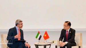 Foreign Minister Le Hoai Trung meets with UAE Deputy Prime Minister and Minister of Foreign Affairs Abdullah bin Zayed Al Nahyan. (Photo published by VNA)