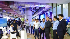 A knowledge economy is one in which labourers work, study, and conduct research. (Photo: USTH)