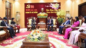 The Standing Board of the Da Nang City Party Committee received the Delegation from Chinese Consul General in Da Nang. (Photo: NDO)