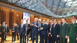 Prime Minister Pham Minh Chinh visits and works with leaders of Novatek Group. (Photo: VNA)