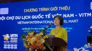 Nguyen Thi Hoa Mai, Deputy Director of the Viet Nam National Authority of Tourism, speaks at a briefing in Ha Noi (Photo: VNA)