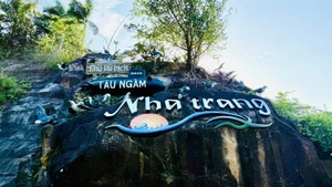 Nha Trang Impression Submarine Tourist Area is a new destination rich in creative imprints. (Photo: HUNG HUY)