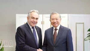 Party General Secretary gives a reception for former US Deputy Secretary of State on February 20 afternoon in Washington D.C. (Photo: VNA)