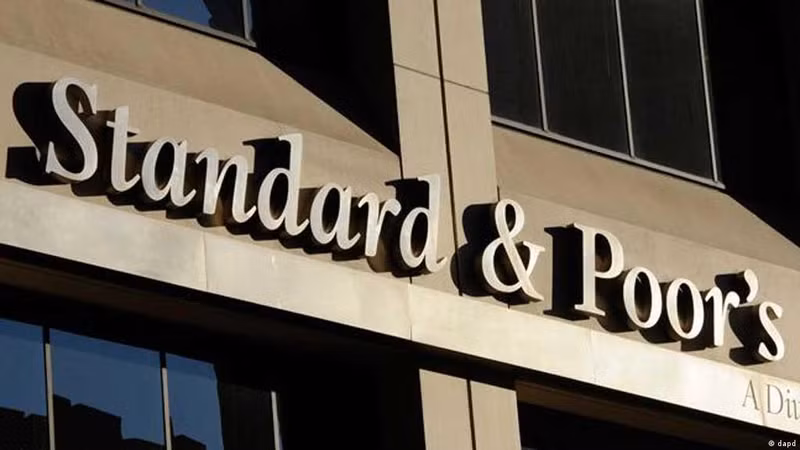 Ratings agency Standard & Poor's (S&P) upgraded Portugal's long-term issuer rating to 'BBB+' from 'BBB', seeing further improvement in the country's public finances, and good economic prospects despite external headwinds.