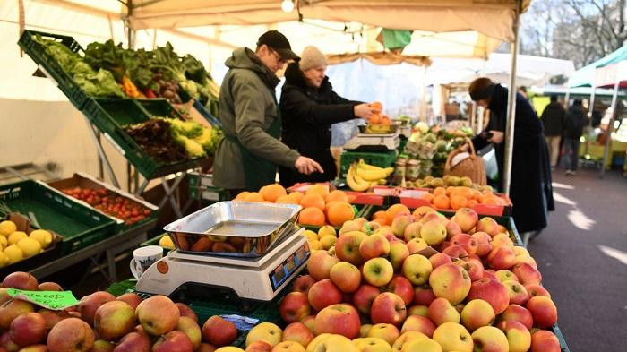 Germany's annual inflation rate climbed to 10.4 percent in October, the biggest increase since 1990, the Federal Statistical Office (Destatis) said on Friday.