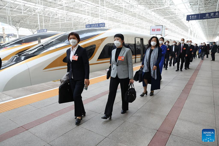 Delegates from Inner Mongolia Autonomous Region to the 20th National Congress of the Communist Party of China (CPC) arrived in Beijing on Thursday. More than 2,200 delegates, representing more than 96 million CPC members across the nation, are arriving in the capital to attend the congress, scheduled to open on Oct. 16. (Photo: Xinhua)
