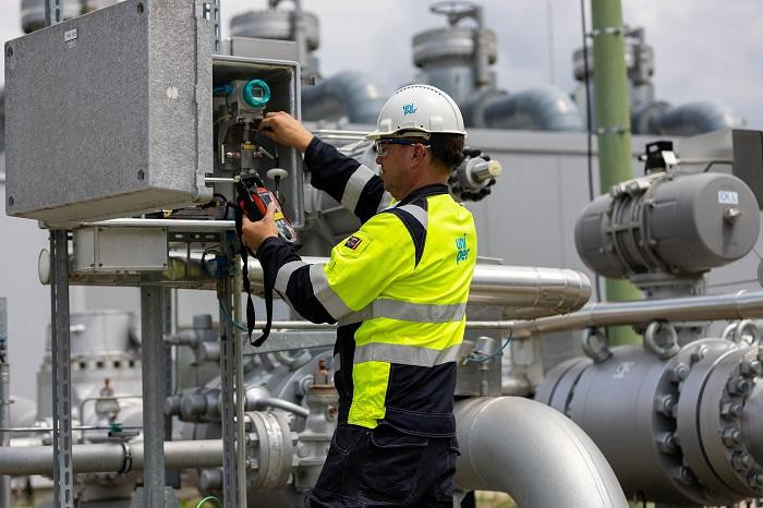 Gas usage remained below average in German households and industry last week, the federal network regulator said on Thursday as it announced its latest weekly consumption data.