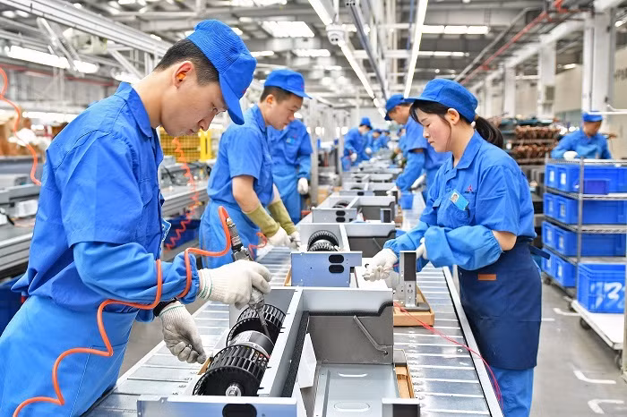 The World Bank published its latest China Economic Update on Thursday, revising the forecast for China's 2024 economic growth upward to 4.9 percent, a slight increase of 0.1 percentage points from its June projection.