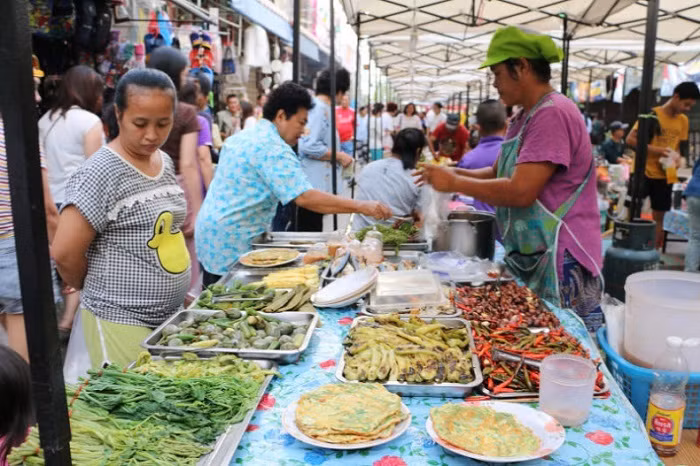 Thailand's consumer confidence fell for the fifth straight month in July, marking the lowest level in 11 months, due to mounting concerns over political uncertainty and slowing economic recovery, a survey showed on Tuesday.