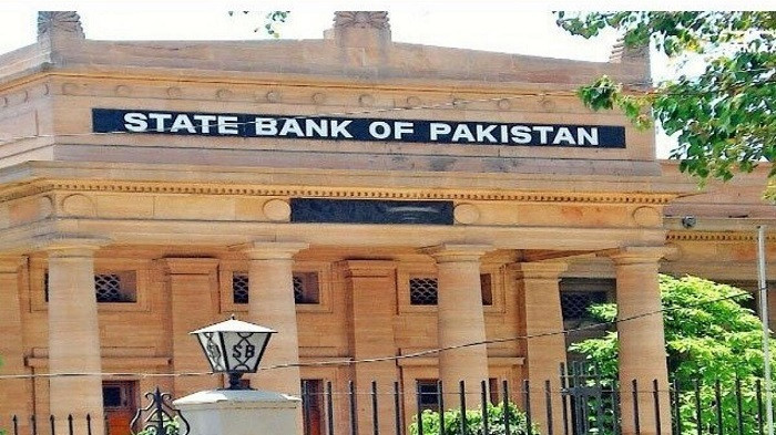 Pakistan central bank raises main interest rate by 100 bps to 22%