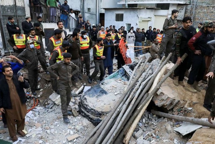 People and rescue workers gather amid the damages, after a suicide blast in a mosque in Peshawar, Pakistan January 30, 2023. (Photo: Reuters)