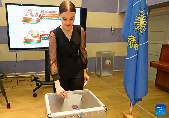 A voter casts her ballot at a polling station in Minsk, Belarus, Jan. 21, 2025. Early voting for the Belarusian presidential elections began on Tuesday and will run through Saturday. (Photo: Xinhua)