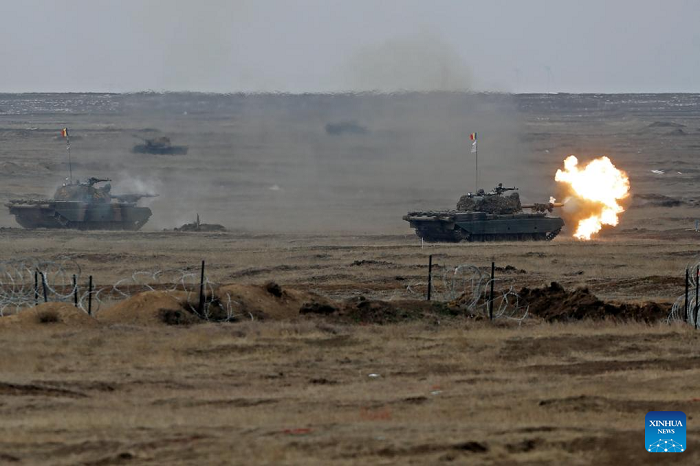 Romanian tanks fire during NATO's Steadfast Dart 2025 exercise at a training range in Smardan, Romania, on Feb. 19, 2025. The Steadfast Dart 2025 exercise is being held from January 8 to February 22 in Bulgaria, Greece and Romania and involves more than 10 000 military personnel from nine NATO member states. (Photo: Xinhua)