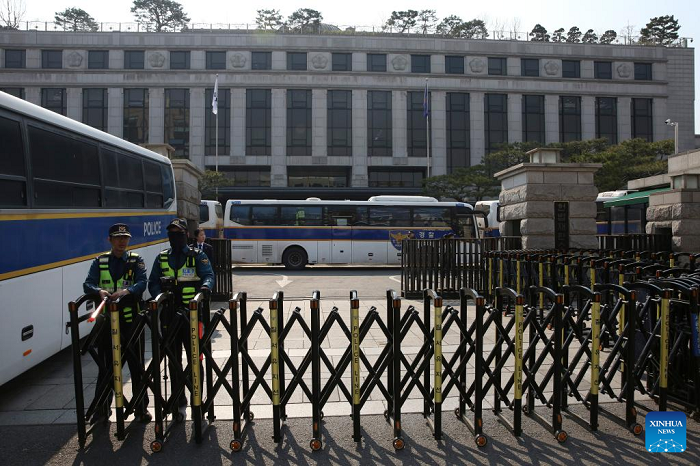 Police officers are seen on duty in front of the constitutional court in Seoul, the Republic of Korea (RoK), April 1, 2025. The RoK’s constitutional court will decide whether to impeach President Yoon Suk-yeol on April 4, the court said Tuesday. (Photo: Xinhua)