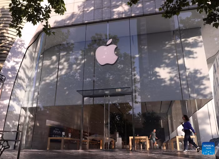 Photo taken on May 23, 2025 shows an Apple store in Brussels, Belgium. U.S. President Donald Trump on Friday threatened a 50 percent tax on all imports from the European Union as well a 25 percent tariff on Apple products unless iPhones are made in the United States. (Photo: Xinhua)