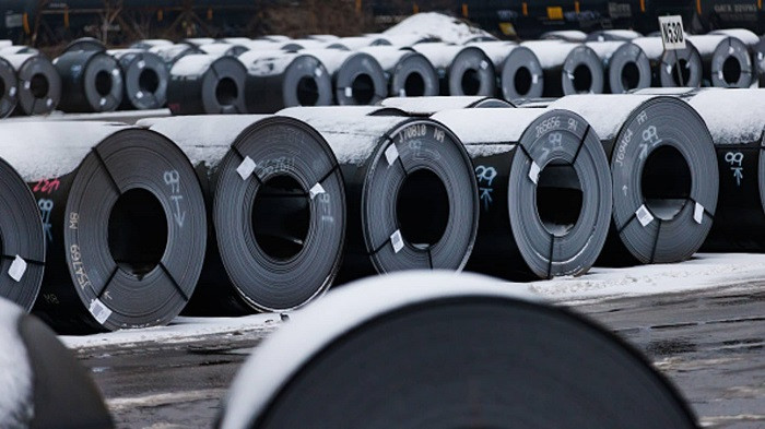 U.S. President Donald Trump on Monday signed proclamations to raise tariffs on aluminum from 10 percent to 25 percent and ended duty-free quotas, exemptions and exclusions for steel and aluminum tariffs.