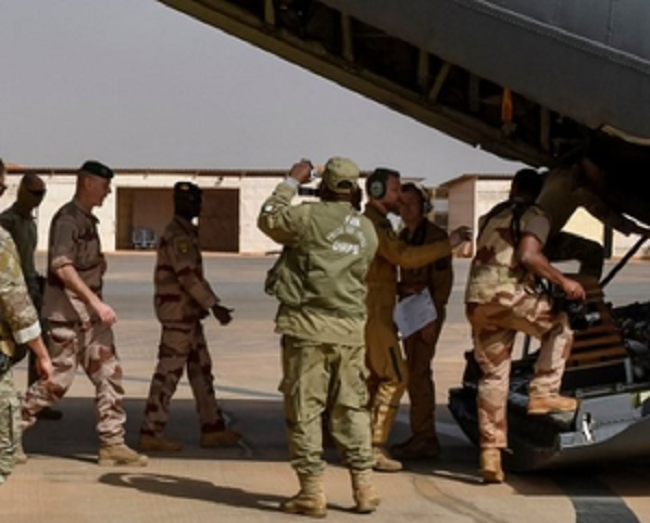 Chad on Friday held a ceremony to mark the formal withdrawal of French troops from the Central African nation. At the ceremony, France officially handed over its main military base in N'Djamena, the capital of Chad, marking the end of its 125-year military presence in the country.