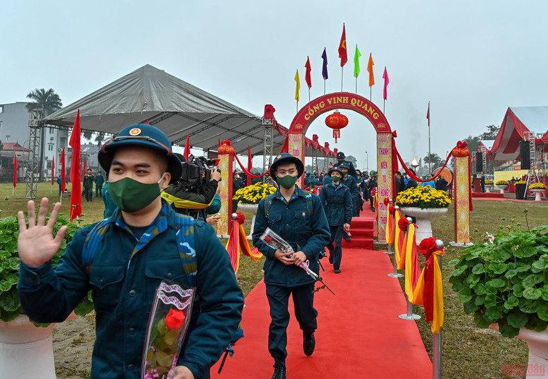 Young people in Hanoi start military service ảnh 6 Young people in Hanoi start military service ảnh 6