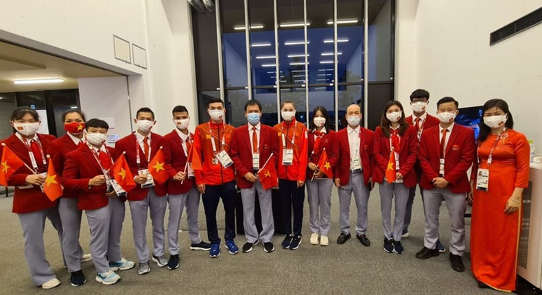 Tokyo Olympic Games 2020 opens with dazzling fireworks display ảnh 16