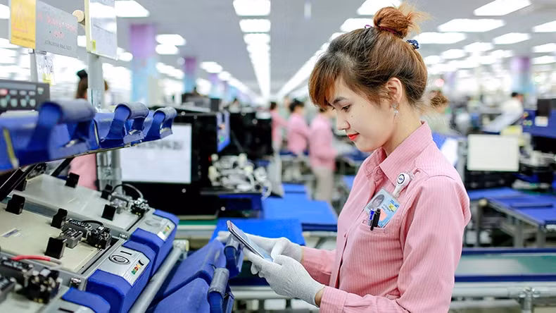 The production of electronic products at Samsung Electronics Vietnam in Thai Nguyen. (Photo: Viet Chung)
