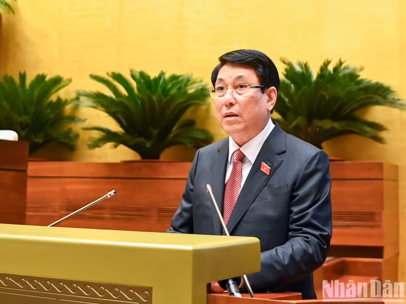 President Luong Cuong speaks after the swearing-in ceremony.