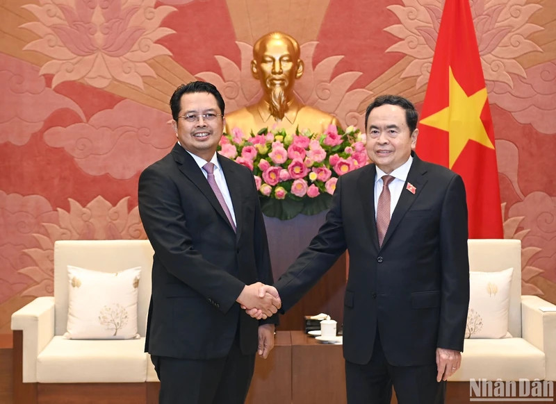 National Assembly Chairman Tran Thanh Man (right) and Deputy Speaker of the Indonesian Regional Representative Council (upper house) H.Mahyudin. (Photo: NDO)
