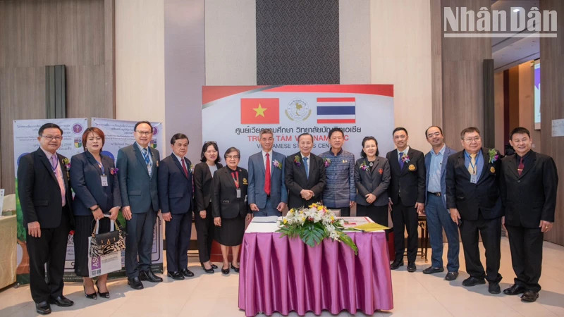 Delegates attend the launch ceremony. (Photo: NDO)