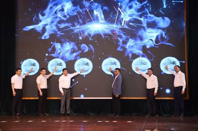 Delegates at the launch ceremony on May 10. (Photo: kinhtedothi.vn)