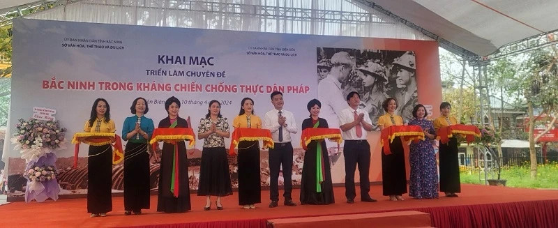 At the launch ceremony of the exhibition.