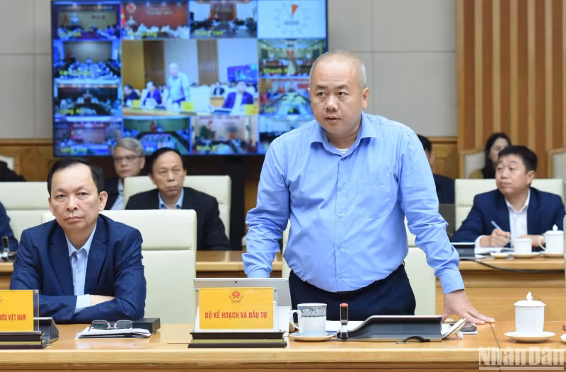 A representative from the Ministry of Planning and Investment speaks at the event.