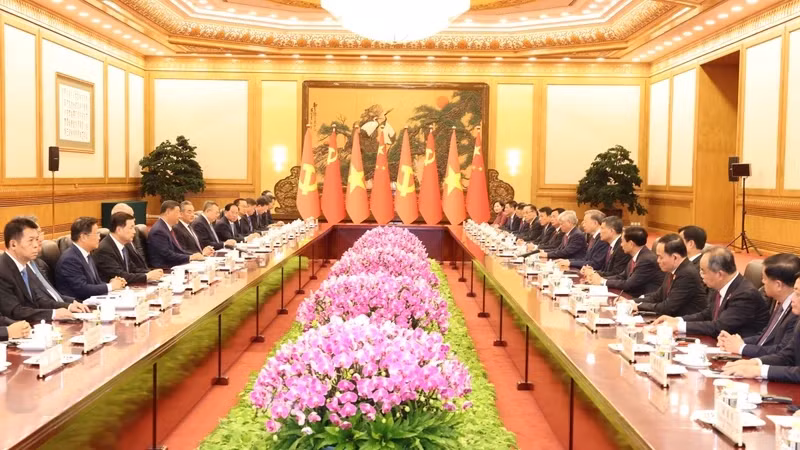 At the talk between General Secretary of the Communist Party of Vietnam Central Committee and President To Lam and his Chinese counterpart Xi Jinping (Photo: VNA)