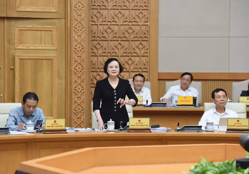 Minister of Home Affairs Pham Thi Thanh Tra speaks at the meeting.