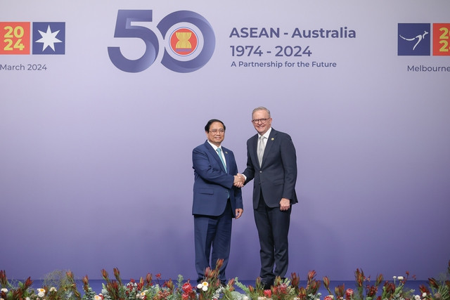 Australian Prime Minister Anthony Albanese welcomes Prime Minister Pham Minh Chinh. (Photo: VNA)