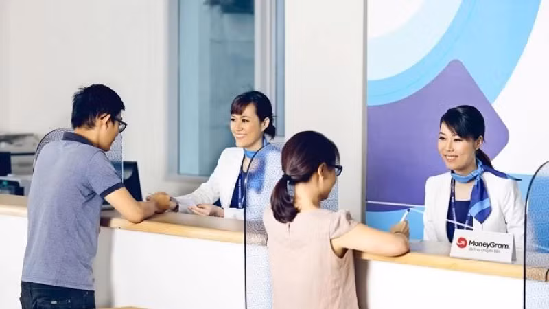 ACB's fast money transfer service helps customers receive remittances quickly and conveniently. (Illustrative image)