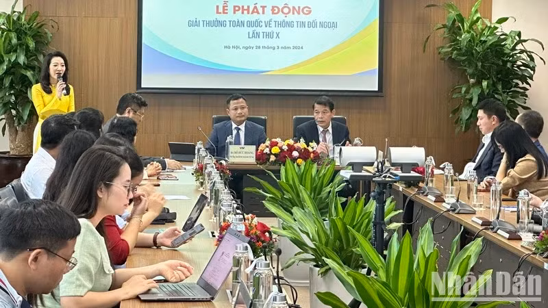 At the launch ceremony of the tenth National External Information Service Awards (Photo: NDO)