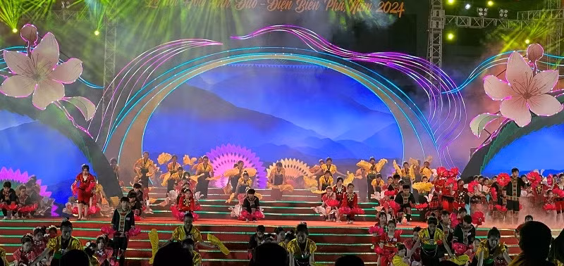 A performance at the opening ceremony of the cherry blossom festival.