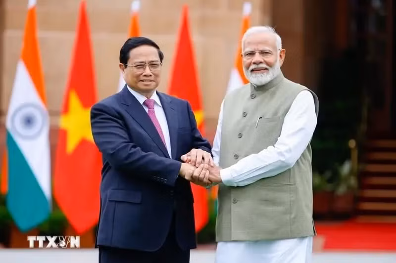 Prime Minister Pham Minh Chinh (L) and Indian Prime Minister Narendra Modi (Photo: VNA)